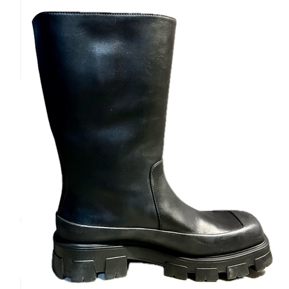 Prada Monolith Lug Sole
Boot in Black Size12 $999 New in Box - Picture 8 of 9